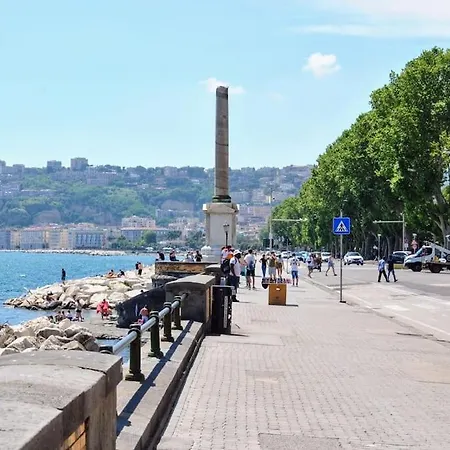 Partenope 3- Exclusive Apt. On The Seafront شقة *