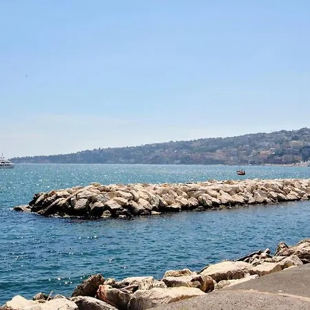 Partenope 3- Exclusive Apt. On The Seafront